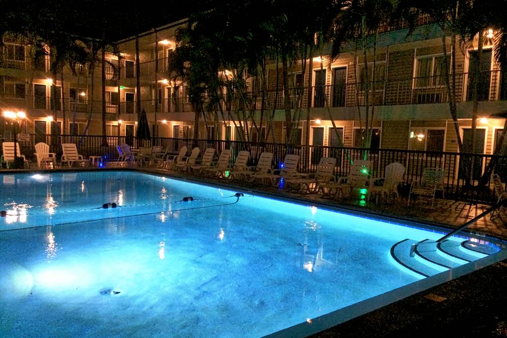 Lantern Inn & Suites