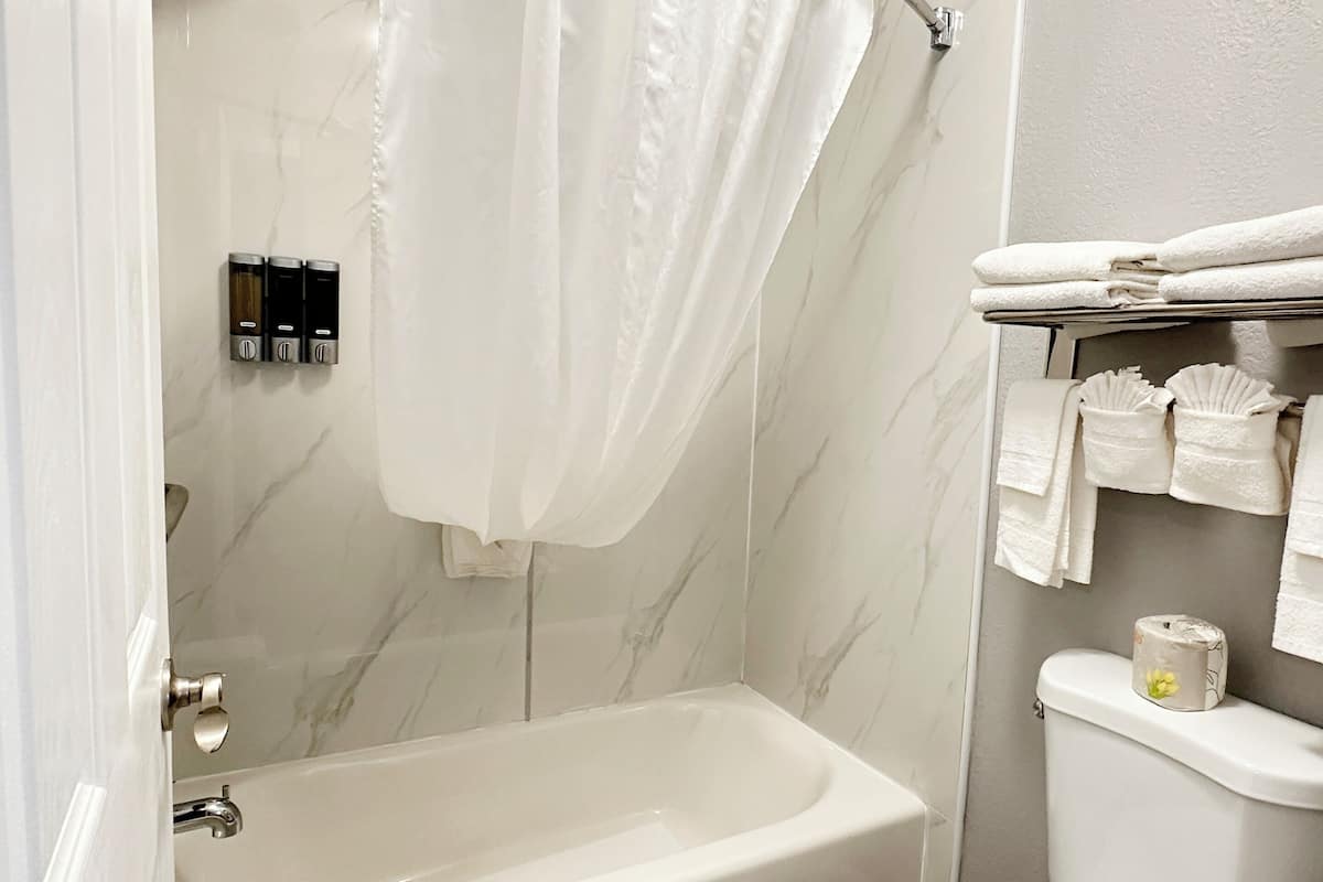 standard room, 2 queen beds, non smoking | bathroom | combined shower/bathtub, hair dryer, towels