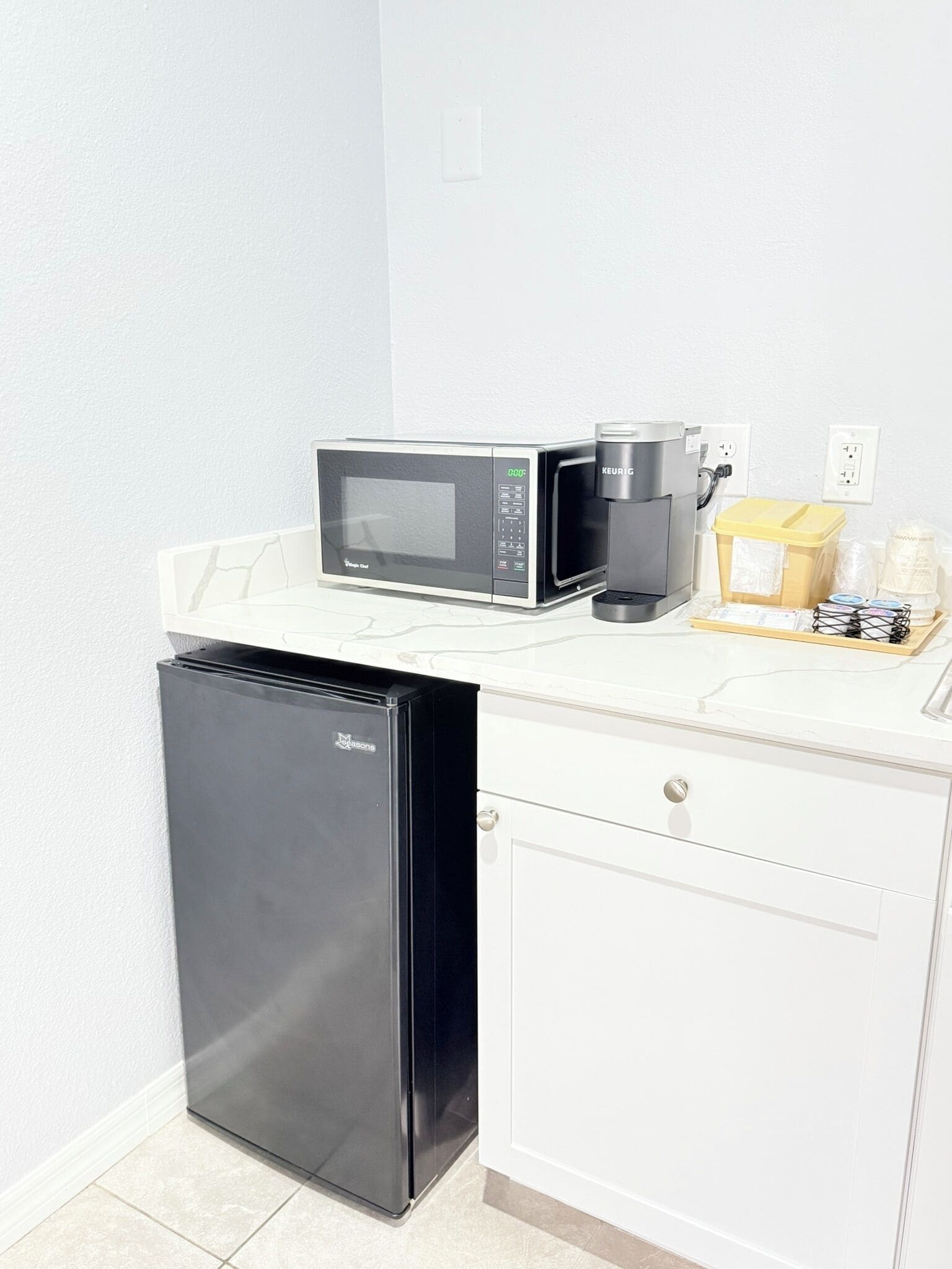 Standard Room, 2 Queen Beds, Non Smoking | Coffee and/or coffee maker