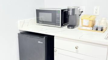 Chambre Standard, 2 grands lits, non-fumeur | Café et/ou machine à café