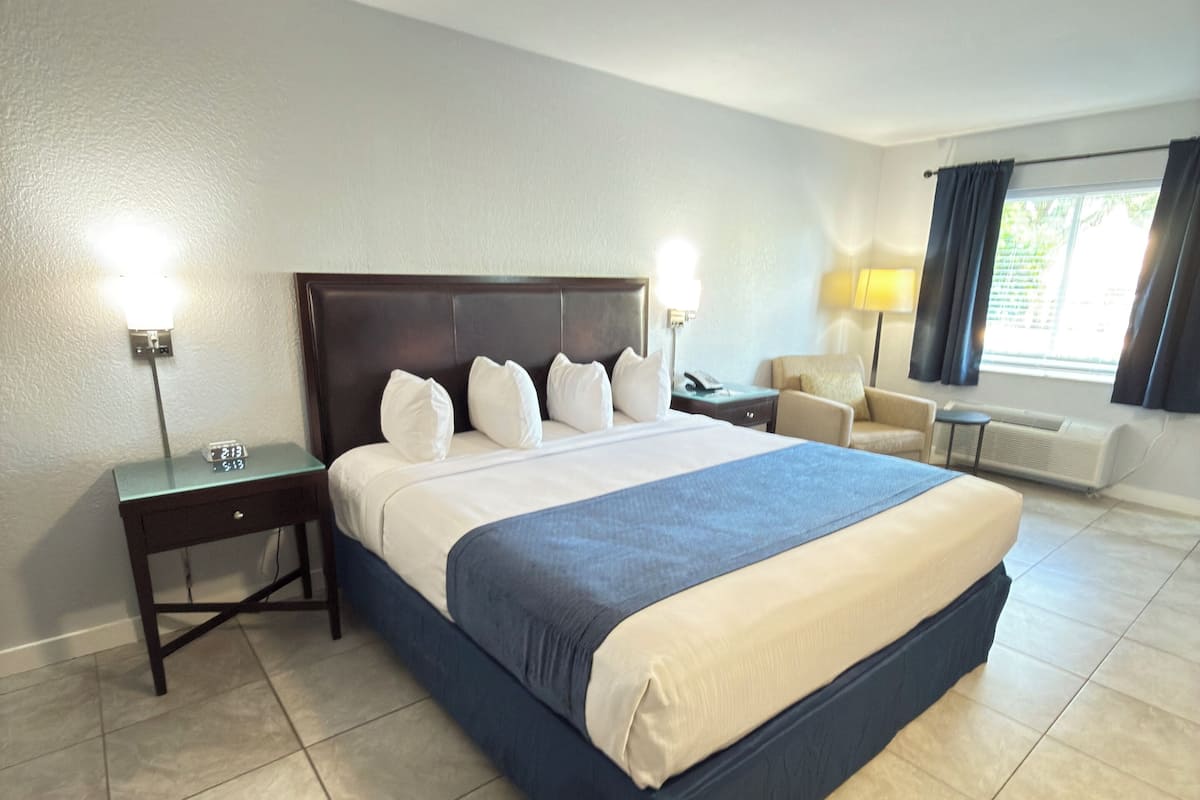 스탠다드룸, 킹사이즈침대 1개, 금연 | 암막 커튼, 다리미/다리미판, 무료 WiFi, 침대 시트