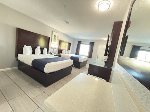 Lantern Inn & Suites