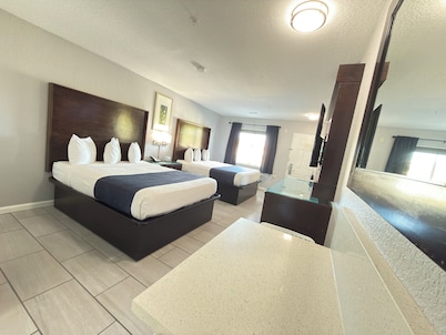 Lantern Inn & Suites