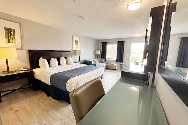 Màn/rèm cản sáng, bàn ủi/dụng cụ ủi quần áo