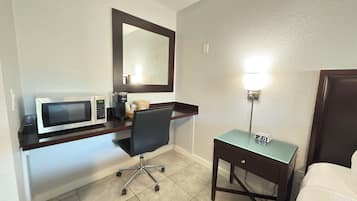 Cortinas blackout, tabla de planchar con plancha y wifi gratis