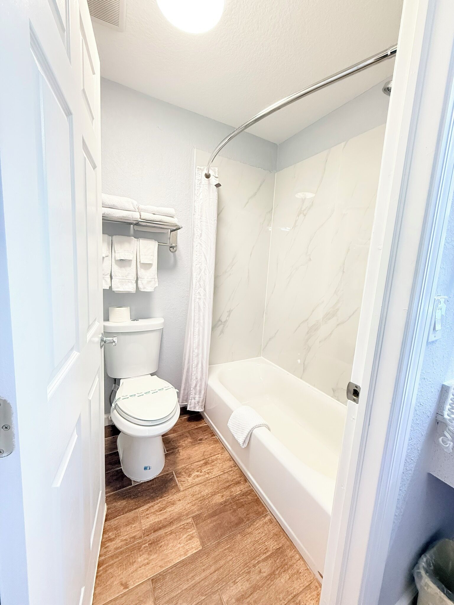 A bathroom with a toilet, sink, and bathtub.