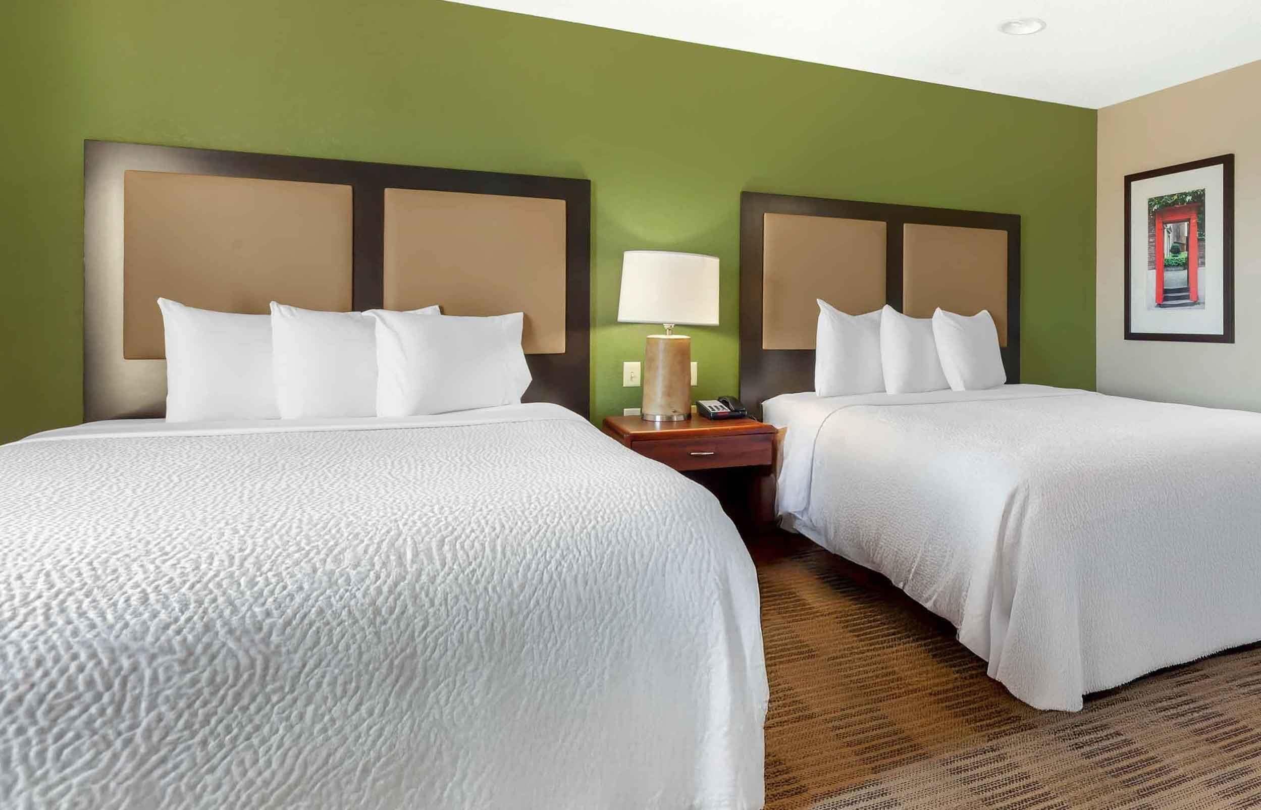 Deluxe Studio, Multiple Beds, Non Smoking | Desk, iron/ironing board, free WiFi