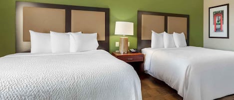 Deluxe Studio, Multiple Beds, Non Smoking | Desk, iron/ironing board, free WiFi