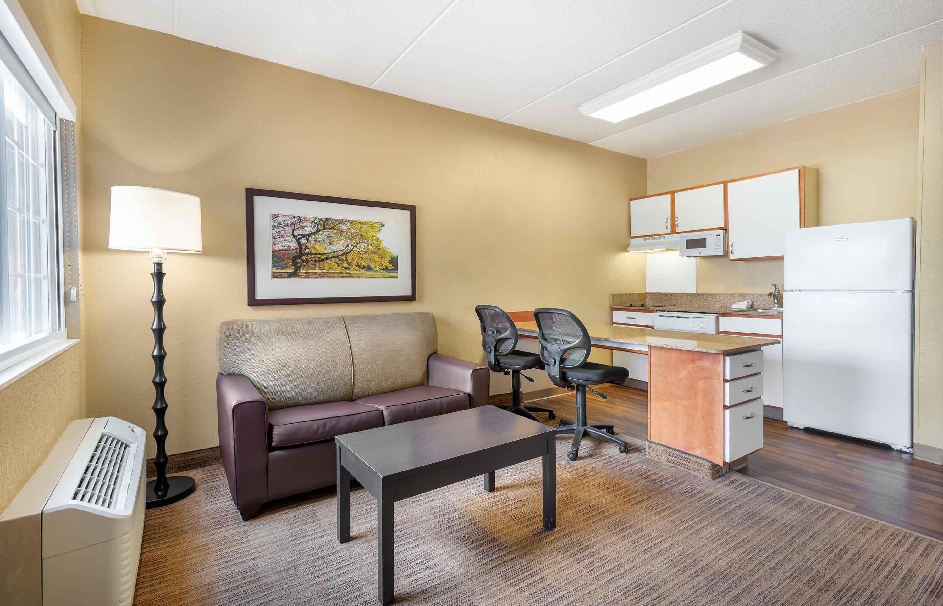 Desk, iron/ironing board, free WiFi
