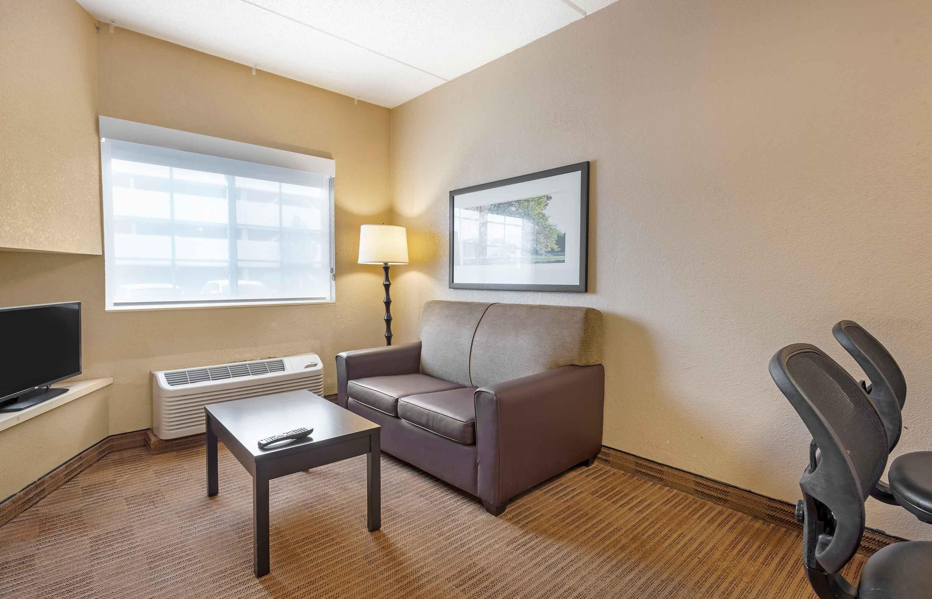 Suite, 1 King Bed with Sofa bed, Non Smoking | Desk, iron/ironing board, WiFi (free)