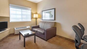 Suite, 1 King Bed with Sofa bed, Non Smoking | Desk, iron/ironing board, WiFi (free)