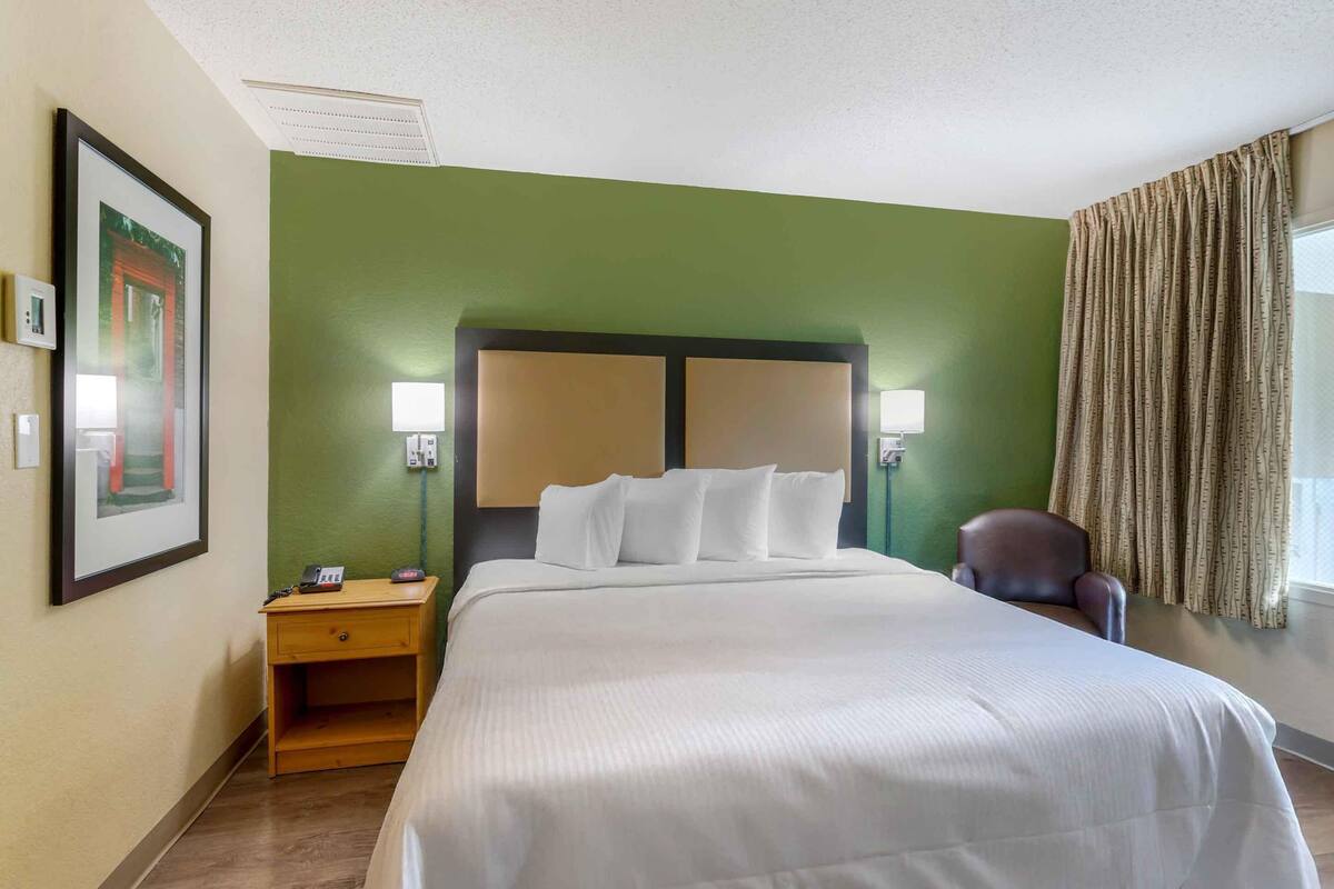 Suite, 1 cama de matrimonio grande con sofá cama, no fumadores | Escritorio, tabla de planchar con plancha, wifi gratis