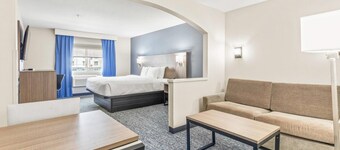 Quality Inn & Suites On the River