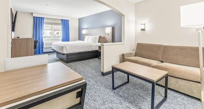 Quality Inn & Suites On the River