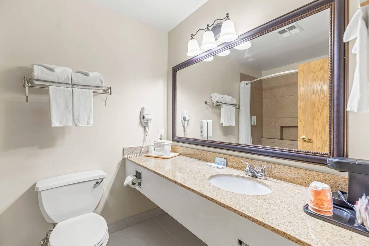 1 bedroom, in-room safe, laptop workspace, blackout curtains