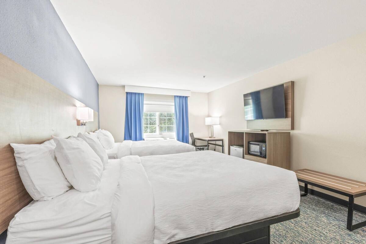 1 bedroom, in-room safe, laptop workspace, blackout curtains