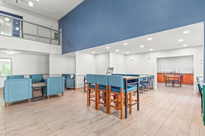 Coin salon dans le hall