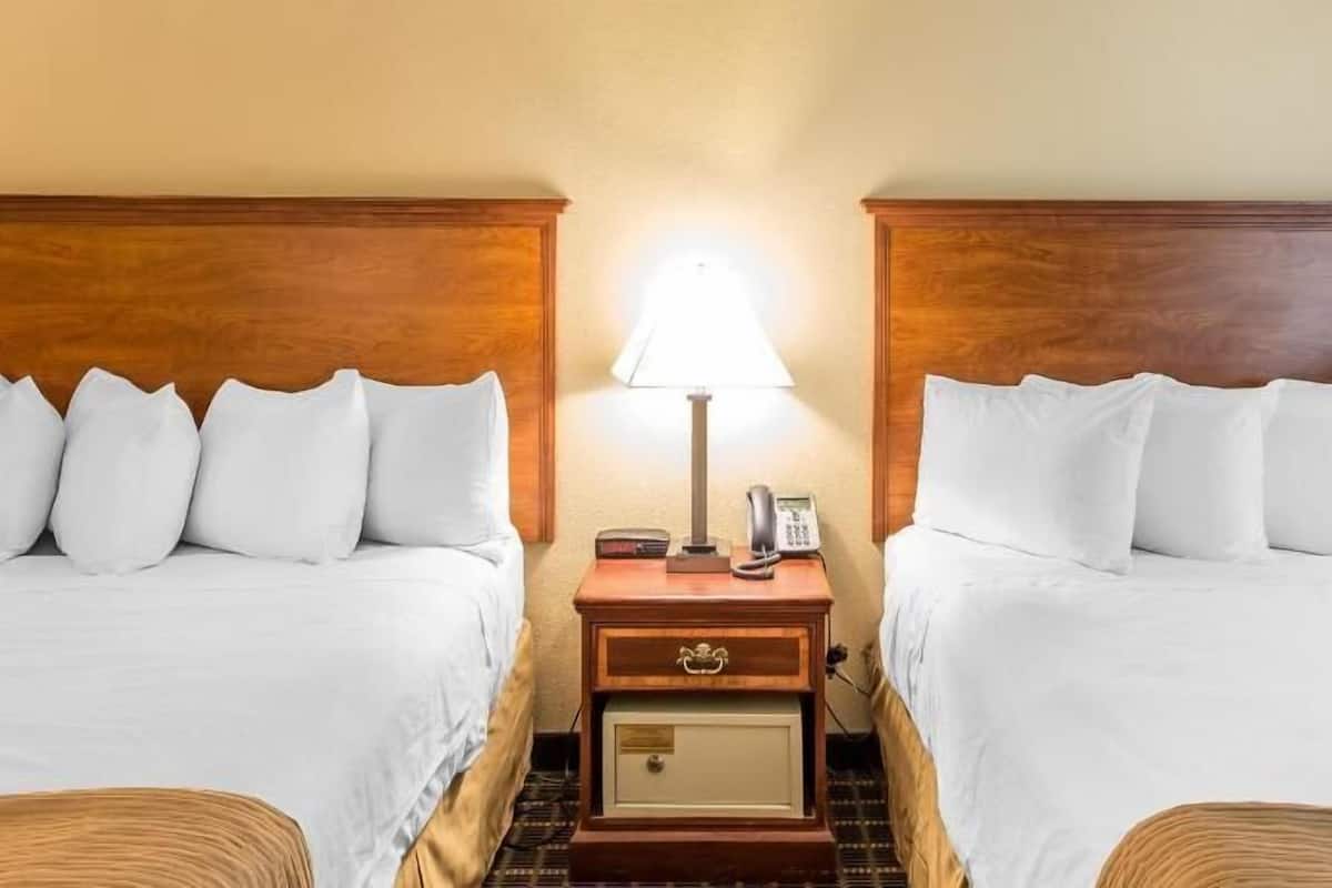 In-room safe, laptop workspace, blackout curtains, iron/ironing board