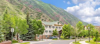 Quality Inn & Suites On the River