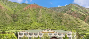 Quality Inn & Suites On the River