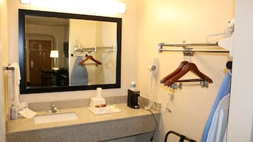 Combined shower/bathtub, free toiletries, hair dryer, towels