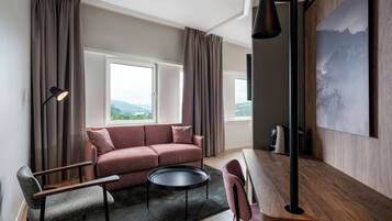 Deluxe Room, Non Smoking (Multiple Beds) | Blackout drapes, iron/ironing board, bed sheets