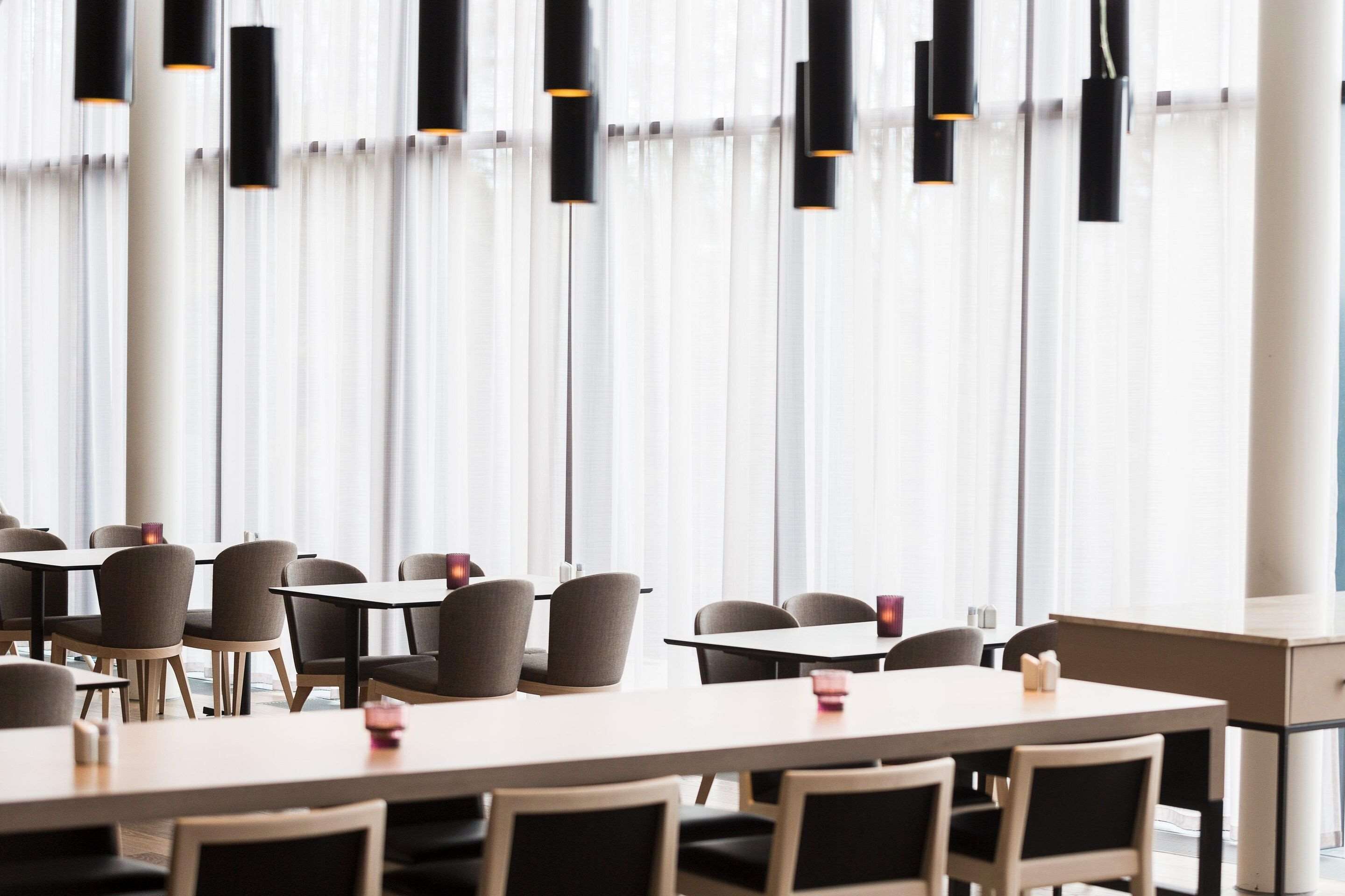 Breakfast and dinner served, international cuisine