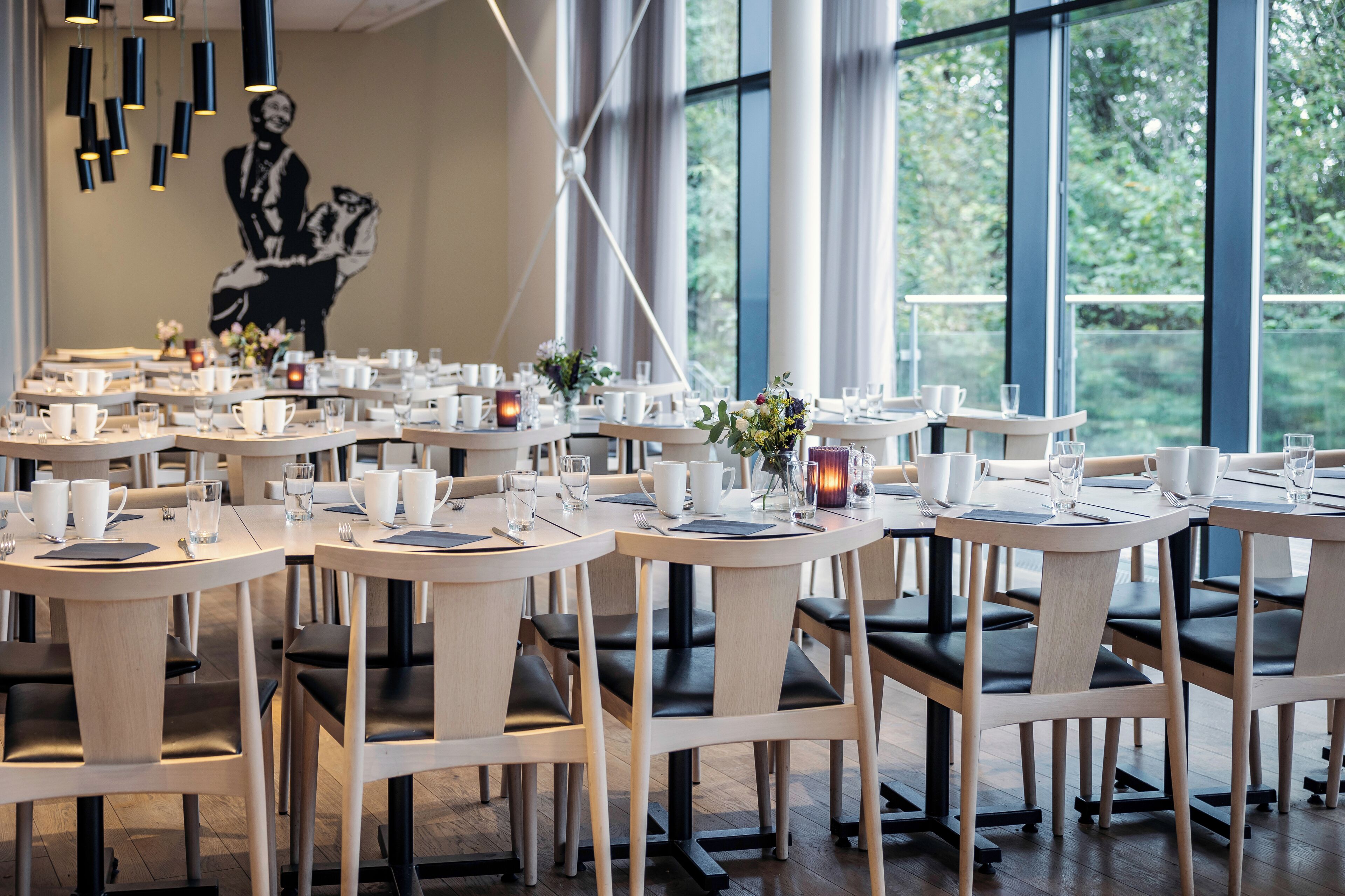 breakfast and dinner served, international cuisine