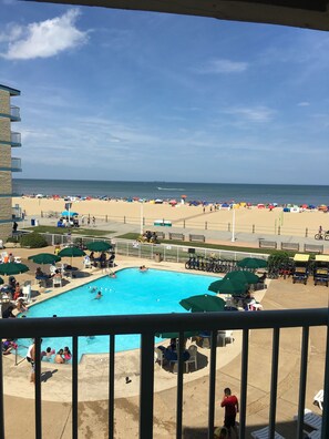 客房, 1 張特大雙人床 (Partial Ocean/Pool View) | 客房景觀