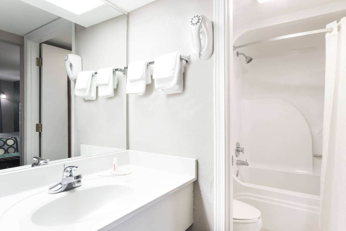 Cortinas blackout, cunas gratuitas y camas plegables/adicionales