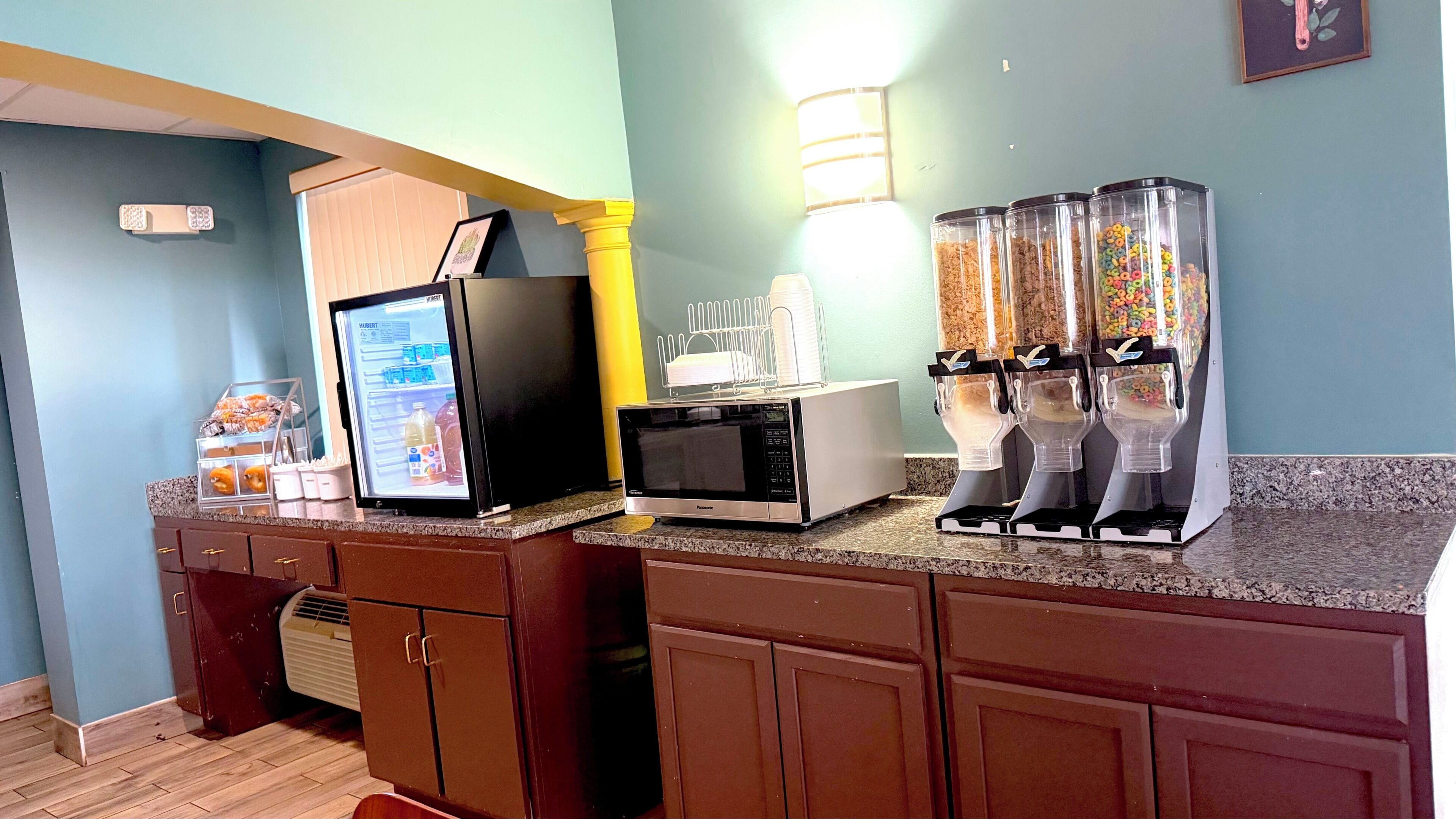 Free daily continental breakfast