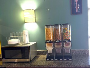Free daily continental breakfast - Super 8 by Wyndham Marianna I-10 (Marianna)
