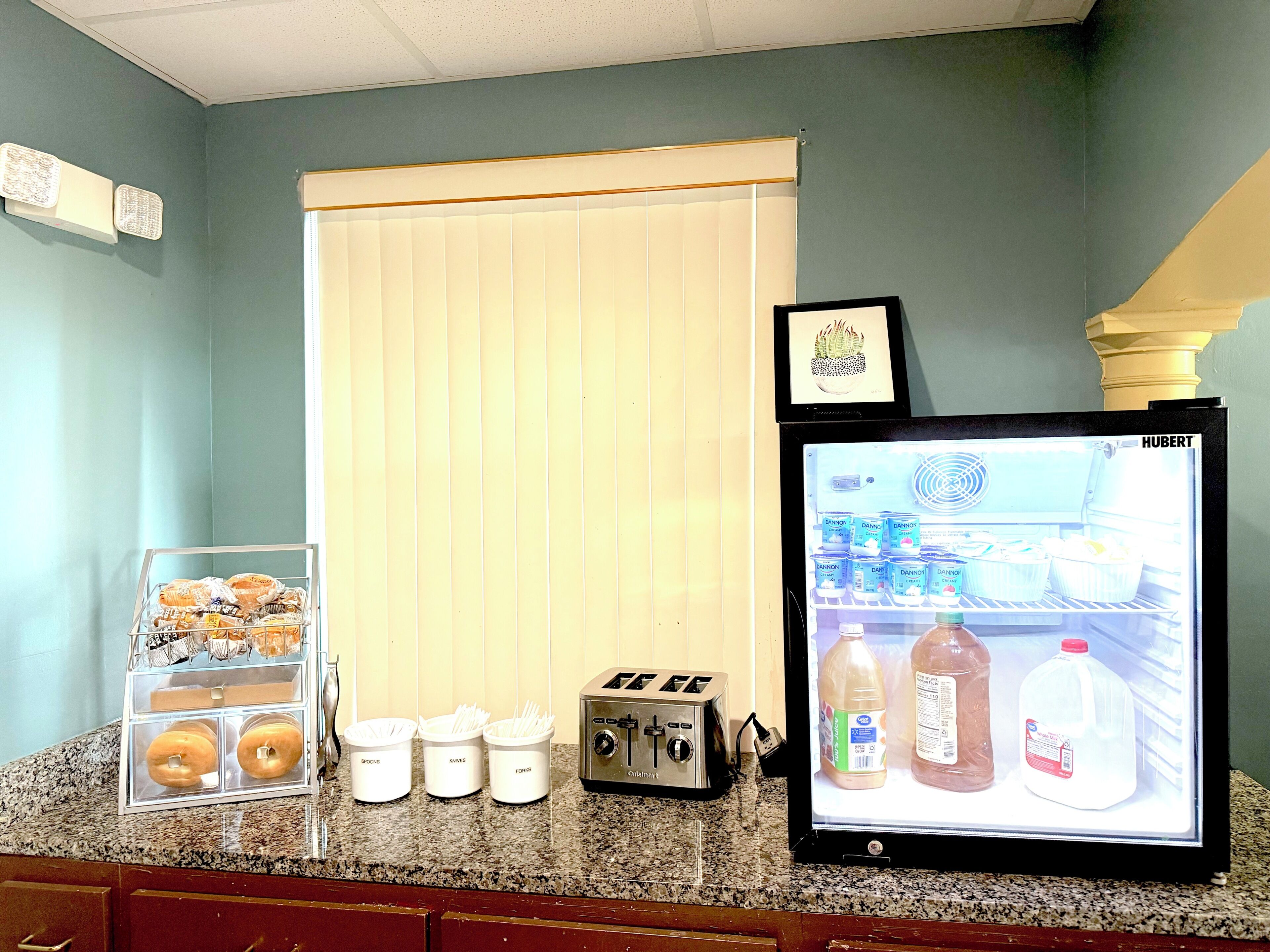 Free daily continental breakfast 