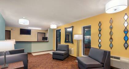 Super 8 by Wyndham Wakeeney