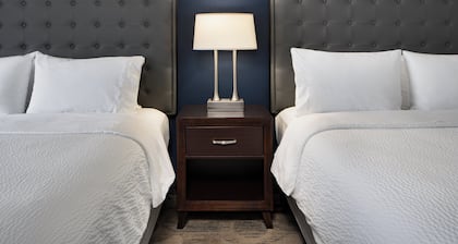 Garner Hotel Topeka West, by IHG