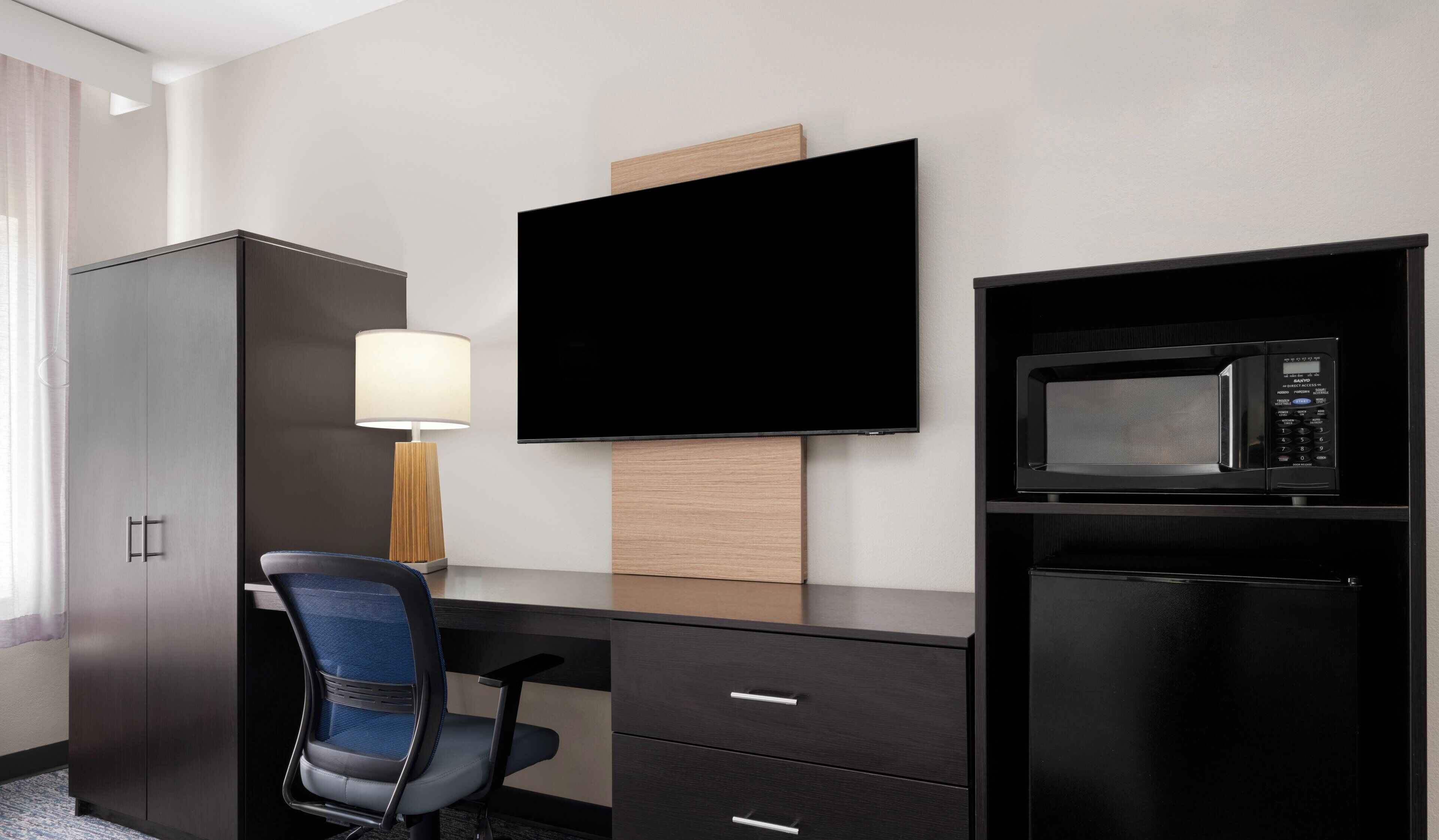 1 bedroom, premium bedding, in-room safe, desk