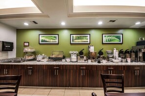 Petit déjeuner en libre-service compris tous les jours