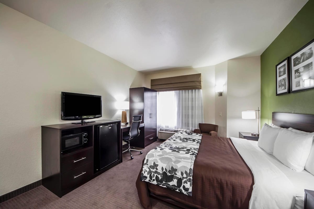 In-room safe, desk, laptop workspace, blackout drapes