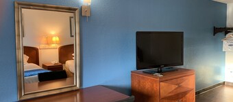 Travelodge Suites by Wyndham MacClenny/I-10