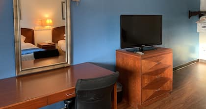 Travelodge Suites by Wyndham MacClenny/I-10