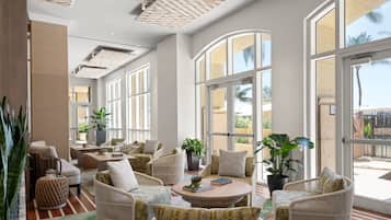 3 bares, bar junto a la piscina y bar en la playa