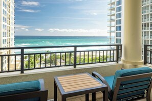Condo, 1 Bedroom (View) | Hypo-allergenic bedding, minibar, in-room safe, desk - Palm Beach Marriott Singer Island Beach Resort & Spa (Singer Island)