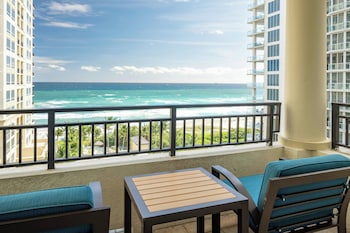 Condo, 1 Bedroom (View) | Hypo-allergenic bedding, minibar, in-room safe, desk at Palm Beach Marriott Singer Island Beach Resort & Spa