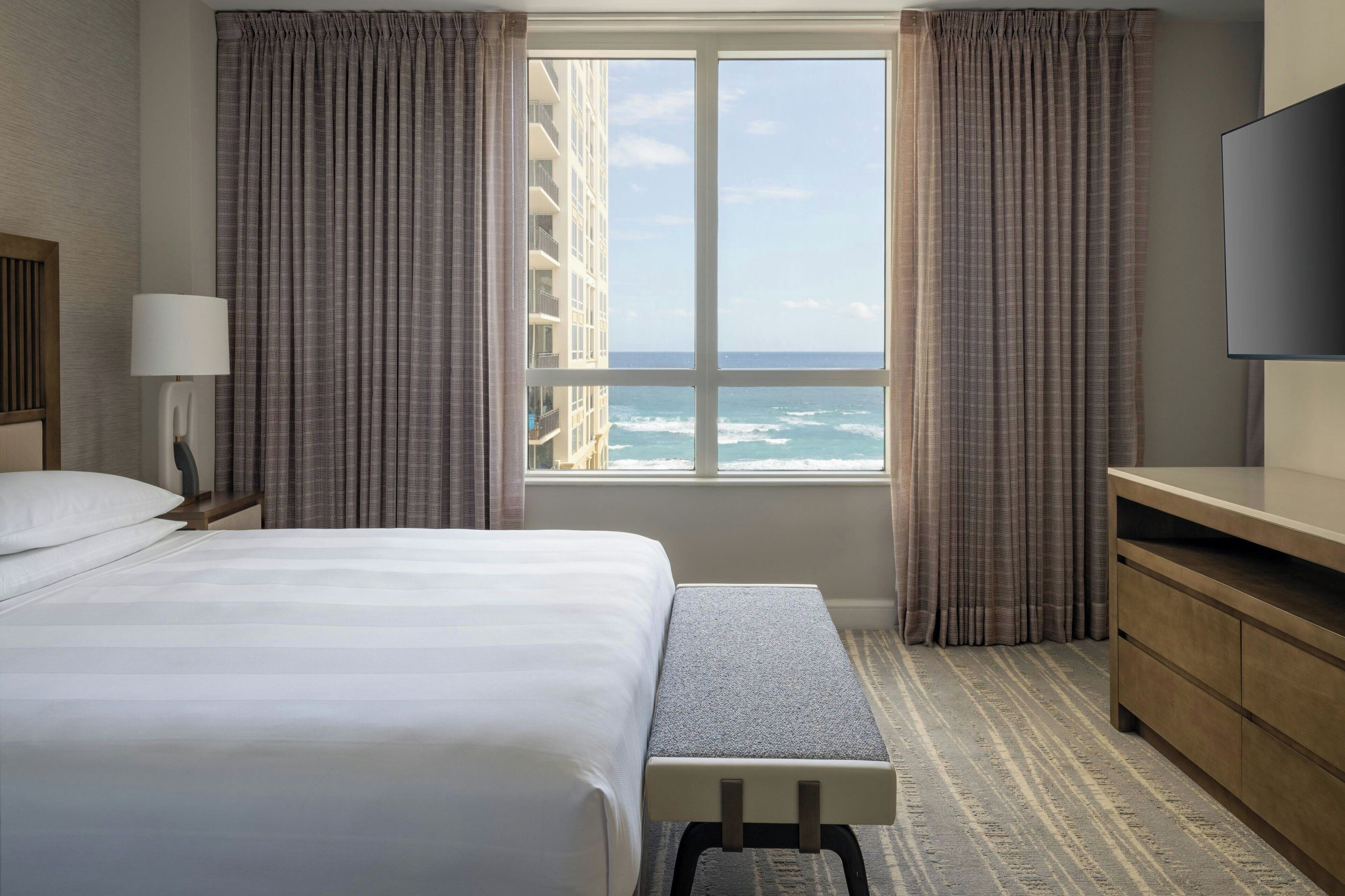 Leilighet, 1 soverom (View) | Allergitestet sengetøy, minibar, safe på rommet og skrivebord