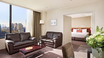 Parkview Suite | Egyptian cotton sheets, premium bedding, in-room safe