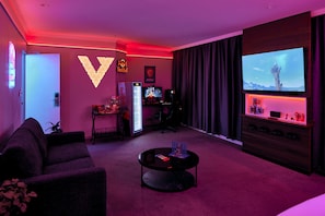 Premium-rum - 1 sovrum (Gaming Room) | Sängtillbehör av högsta kvalitet och värdeförvaringsskåp på rummet