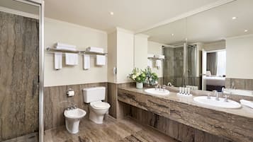 Suite, Parkblick | Badezimmer | Haartrockner, Handtücher, Seife, Shampoo