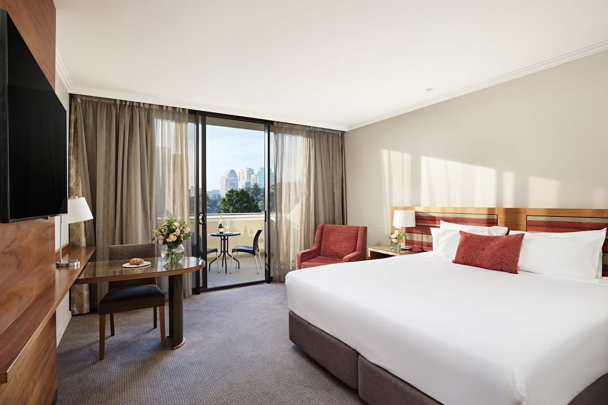 Egyptian cotton sheets, premium bedding, in-room safe