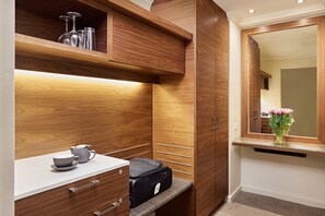 Twin Room | Wardrobe