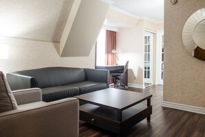 In-room safe, laptop workspace, free cribs/infant beds, free WiFi - Chateau Cartier Hotel & Resort, an Ascend Collection Resort (Gatineau)
